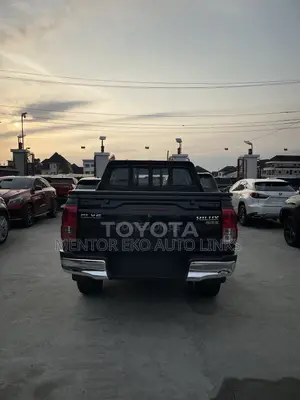 Toyota Hilux 2025 Black