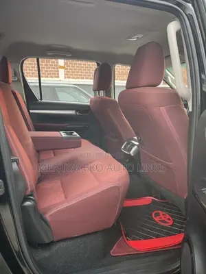 Toyota Hilux 2025 Black