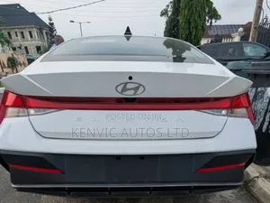 Hyundai Elantra SEL Sport IVT 2025 White