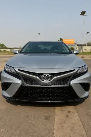 Toyota Camry SE 2021 Silver