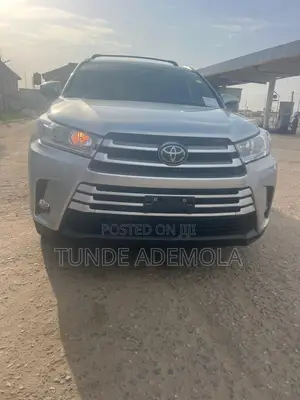 Toyota Highlander XLE 2019 Silver