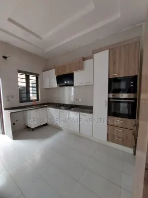 Mini Flat in Orchid, Chevron for rent