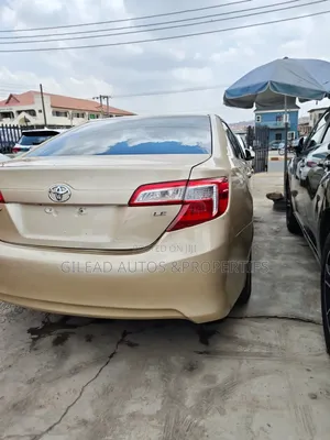 Toyota Camry LE 4dr Sedan (2.5L 4cyl 6A) 2012 Gold