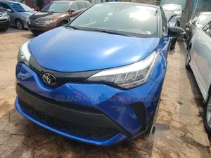 Toyota C-HR XLE 2021 Blue