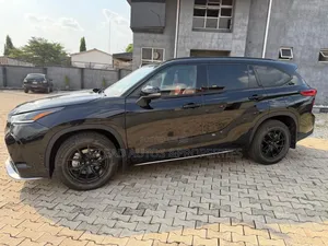 Toyota Highlander XSE 2021 Black