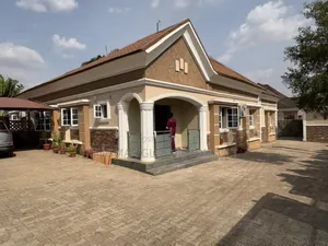 5bdrm Bungalow in Life Camp Abuja for sale