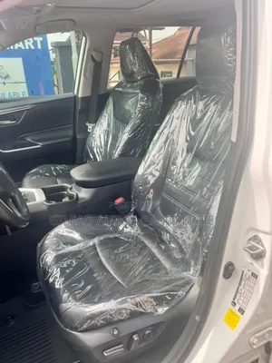 Toyota RAV4 XLE Premium 2021 White
