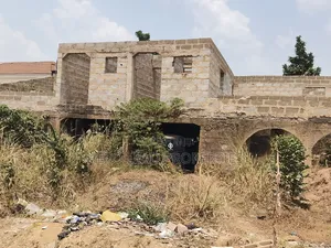 5bdrm Duplex in Dosumu Estate Akala for sale