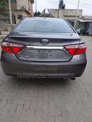 Toyota Camry XLE 4dr Sedan (2.5L 4cyl 6A) 2015 Gray