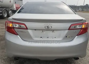 Toyota Camry SE 4dr Sedan w/Prod. End 11/13 (3.5L 6cyl 6A) 2014 Gray