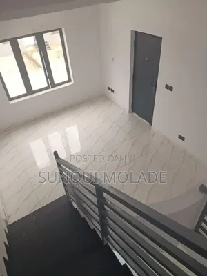 3bdrm Townhouse / Terrace in Off Allen for rent