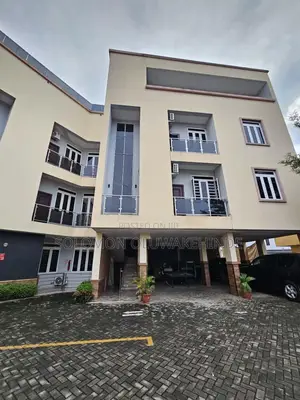 3bdrm Apartment in Adeniyi Jones, Ikeja for sale