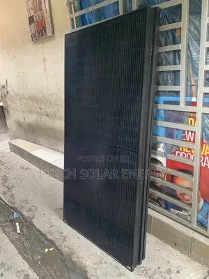 All Black 550watts Canadian Solar Panel