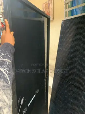 All Black 550watts Canadian Solar Panel