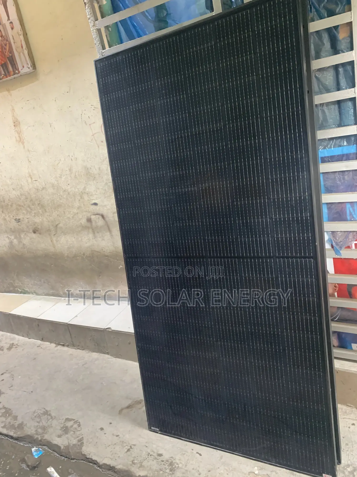 All Black 550watts Canadian Solar Panel