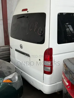 Toyota HiAce 2018 White