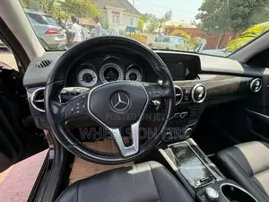 Mercedes-Benz GLK-Class Base GLK 350 4dr AWD 4MATIC (3.5L 6cyl 7A) 2015