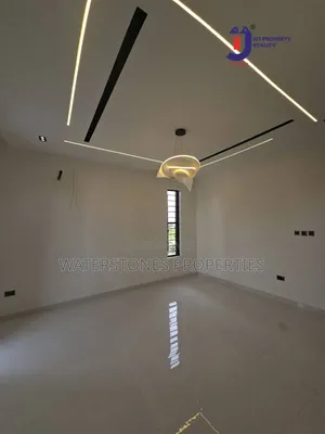 3bdrm Block of Flats in Midwifery, Oshimili South for rent