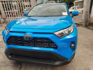 Toyota RAV4 XLE FWD 2019 Blue