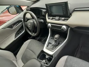 Toyota RAV4 XLE FWD 2019 Blue