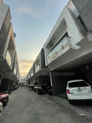 4bdrm Duplex in Chevron for sale