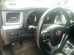 Toyota Highlander XLE 4x4 V6 (3.5L 6cyl 8A) 2018 Black