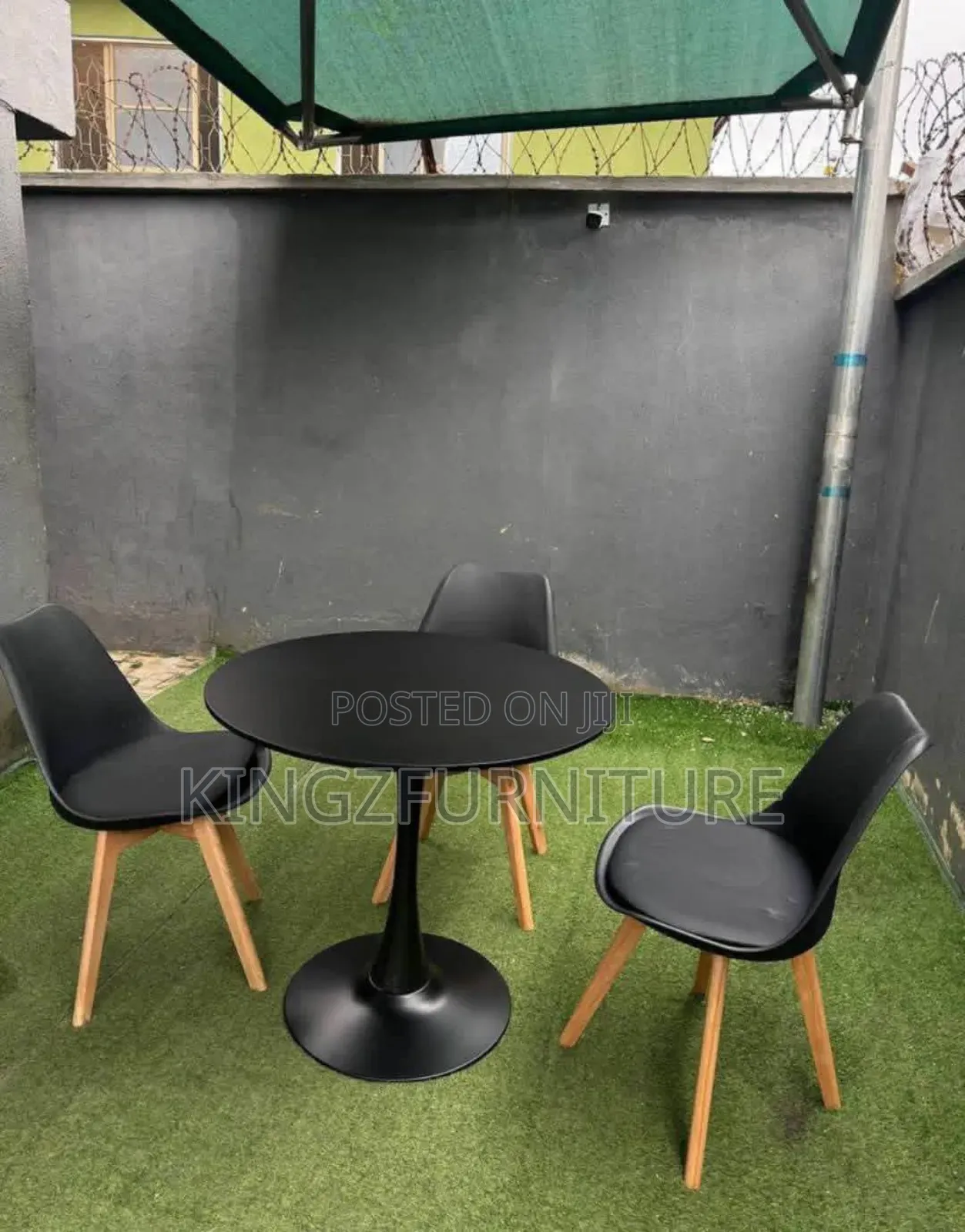 A Modern Round Dining Set 1 Table + 3 Chairs