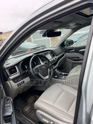 Toyota Highlander XLE 4x2 V6 (3.5L 6cyl 8A) 2018 Silver