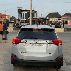 Toyota RAV4 LE 4dr SUV AWD (2.5L 4cyl 6A) 2015 Silver