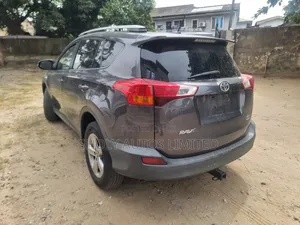 Toyota RAV4 XLE 4dr SUV (2.5L 4cyl 6A) 2015 Gray