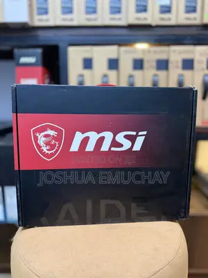 New Laptop MSI Raider 18 HX AI A2XW 32GB Intel Core i9 SSD 1T