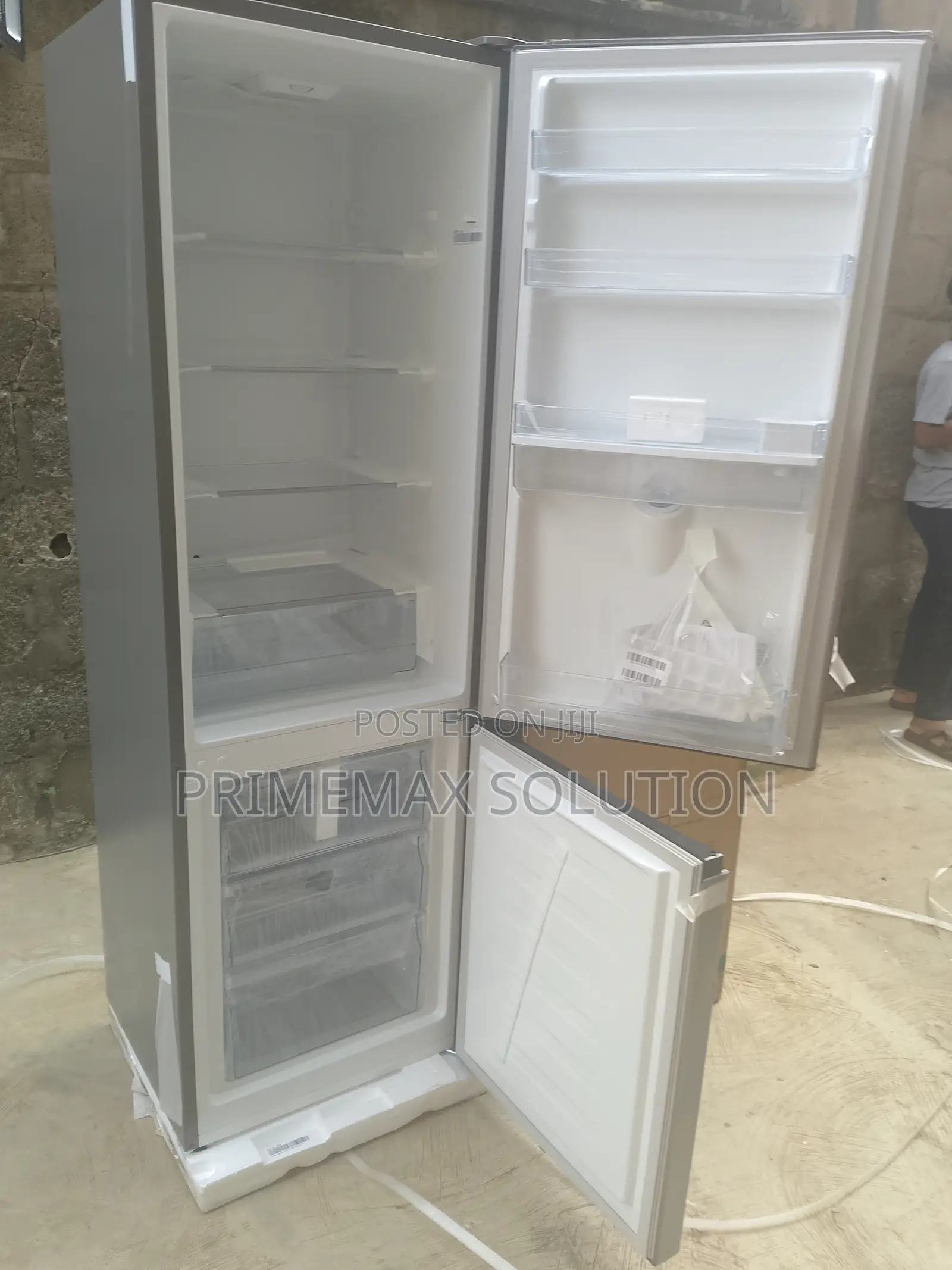 Hisense Fridge With Water Dispenser – 264l