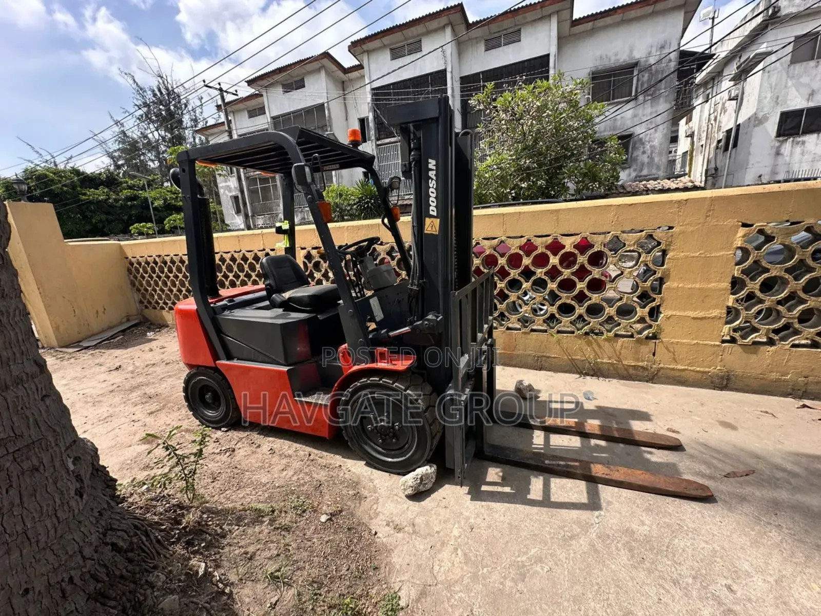 3 and 5 Tons Forklift for Rent
