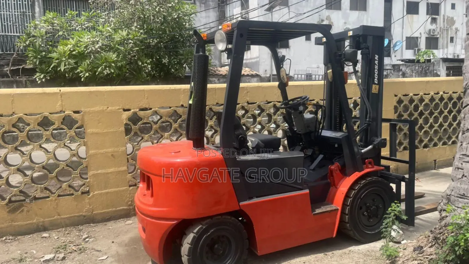 3 and 5 Tons Forklift for Rent