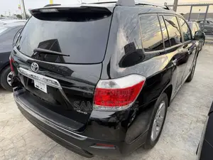 Toyota Highlander Limited 3.5l 4WD 2013 Black