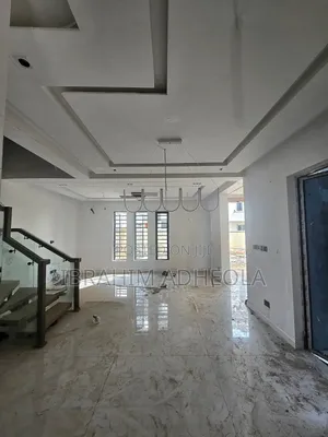 4bdrm Townhouse/Terrace in Opebi for sale