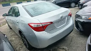 Toyota Corolla LE Premium 4dr Sedan (1.8L 4cyl CVT) 2016 Silver