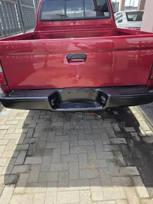 Toyota Tacoma 2000 Red