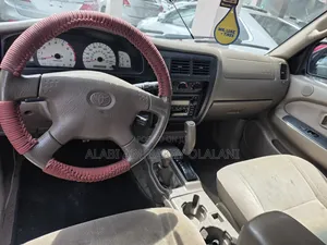 Toyota Tacoma 2000 Red