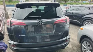 Toyota RAV4 LE Front-wheel Drive (2.5L 4cyl 6A) 2016 Gray