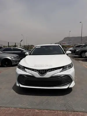 Toyota Camry LE (2.5L 4cyl 8A) 2019 White