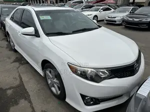Toyota Camry XLE 4dr Sedan (2.5L 4cyl 6A) 2013 White