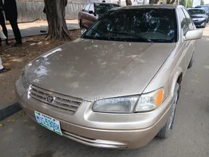 Toyota Camry Automatic 1999 Gold