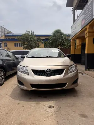 Toyota Corolla LE 4dr Sedan (1.8L 4cyl 4A) 2010 Gold