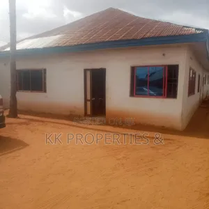 Furnished 11bdrm Chalet in Oshimili South for sale