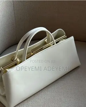 Chic Leather Verse Bag