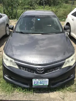 Toyota Camry SE 4dr Sedan (2.5L 4cyl 6A) 2012 Gray