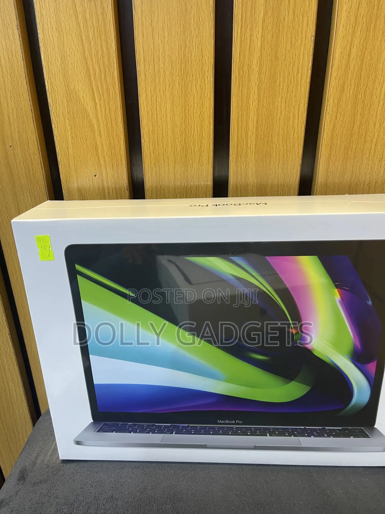 New Laptop Apple MacBook Pro 2022 M2 8GB Intel Core M2 SSD 256GB