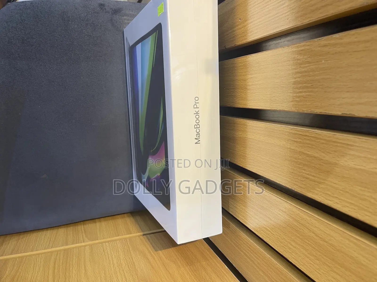 New Laptop Apple MacBook Pro 2022 M2 8GB Intel Core M2 SSD 256GB