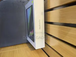 New Laptop Apple MacBook Pro 2022 M2 8GB Intel Core M2 SSD 256GB